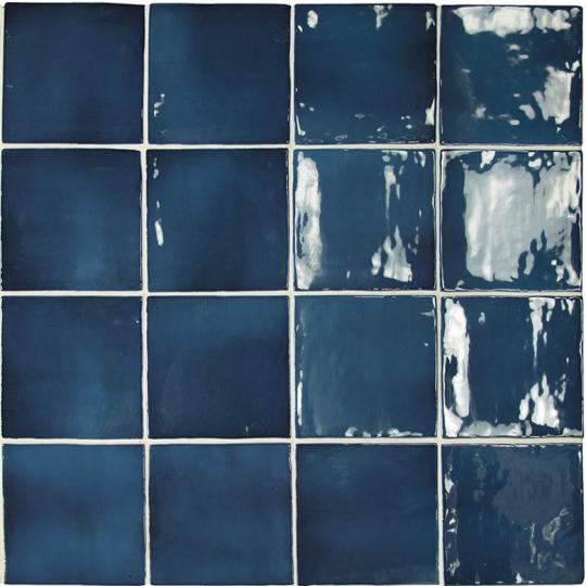 tmavomodra mediteranska leskla dlazba rucne vyrobena kuchyna kupelna obklad rustikalna vlnita maly rozmer 10x10cm chalupa vidiek vintage klasicka.jpg